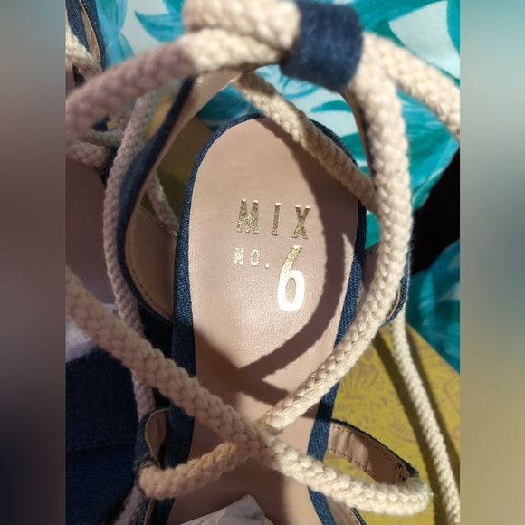 Woman’s Denim tie up Shoe - Picture 5 of 7